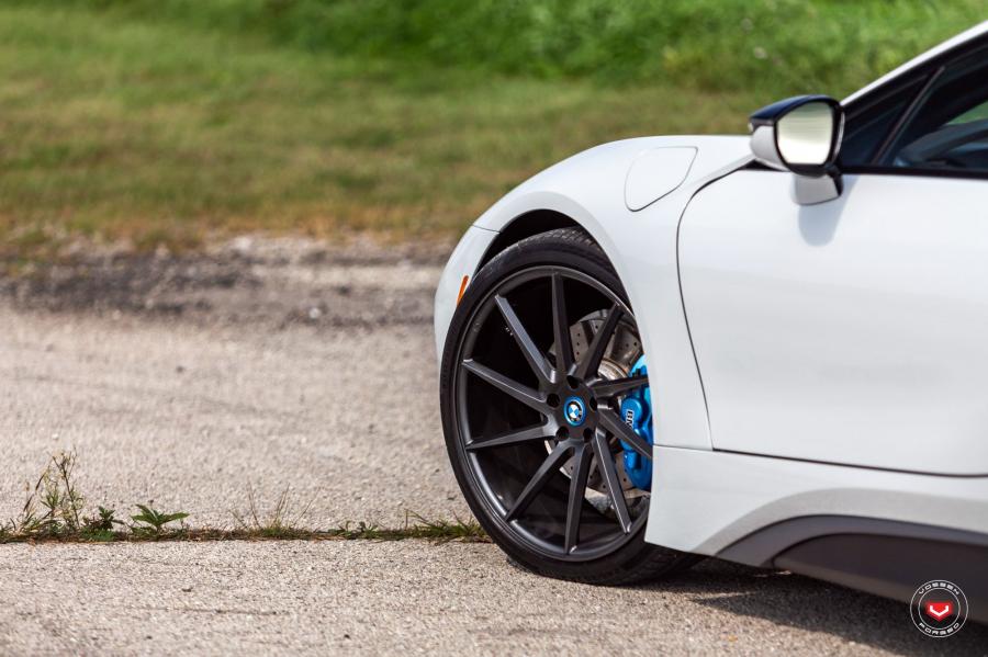Детали экстерьера BMW i8 on Vossen Wheels (VPS-310T) 2018 года  (фото 7 из 26)